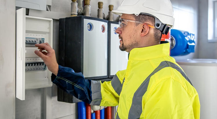 Cómo obtener el carnet oficial de instalador electricista de baja tensión sin requisitos de acceso