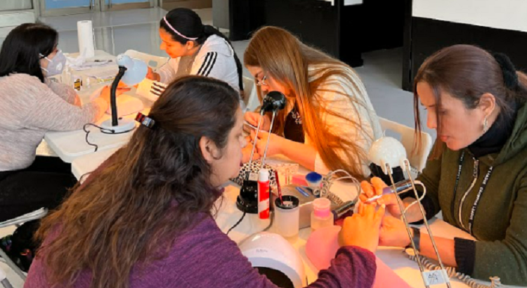 El Curso de Uñas Esculpidas de Creación Activa enseña las 6 técnicas clave del Nail Art