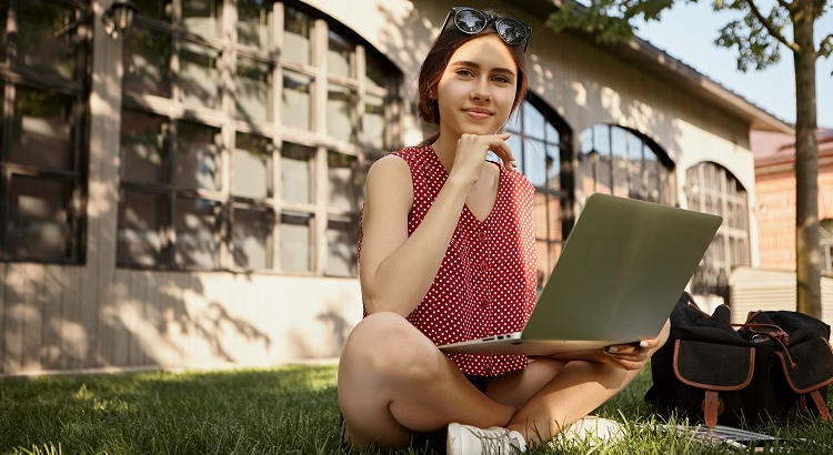 Las becas para Cursos de Verano de universidades españolas ya están aquí: matrícula, alojamiento y otros gastos