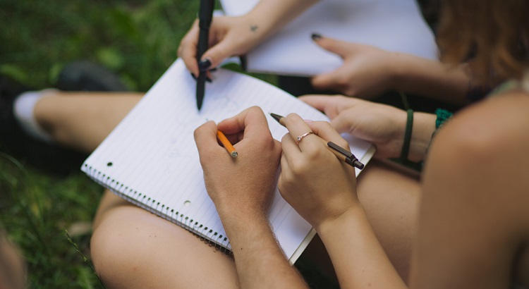 Estudiar oposiciones en verano y a la vez disfrutar del tiempo de ocio: 6 consejos para hacerlo posible