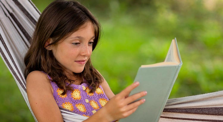 Leer en la infancia se traduce en adolescentes con un mejor desempeño cognitivo y más salud mental