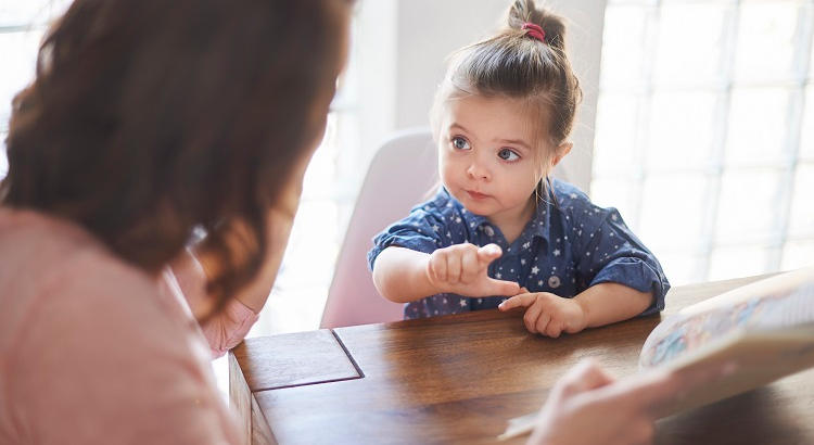 ¿Cómo entienden los adultos lo que los niños quieren comunicar? Investigadores del MIT y Harvard tienen la respuesta