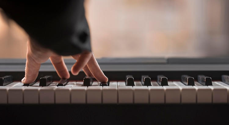 Becas para estudiar música en 2024: afina tu talento en escuelas y conservatorios