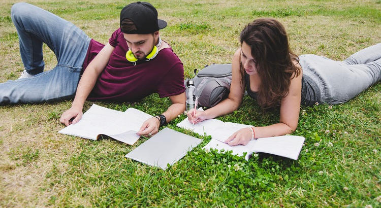 Becas que puedes pedir en mayo: última llamada a Becas MEC