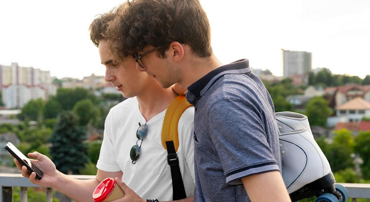 "Los jóvenes en España cuentan con ingresos notablemente inferiores a la media"