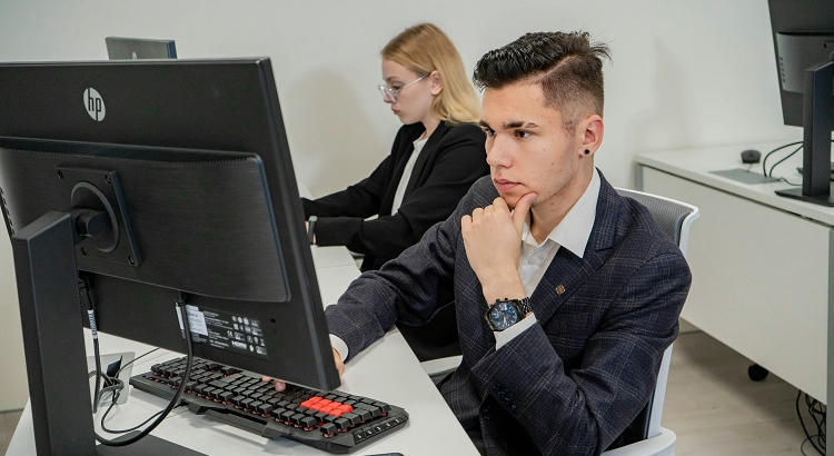 Luz verde al Estatuto del Becario en Consejo de Ministros: tu manual de derechos