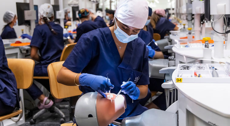 UIC BCN Health, la opción para estudiar salud desde la práctica real, la simulación y el entorno clínico