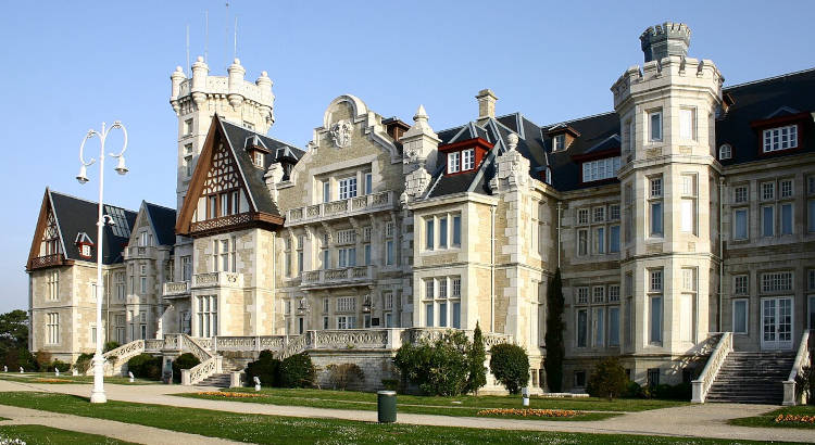 Becas UIMP 2026 para Cursos de Verano: matrícula, alojamiento y novedades de este año