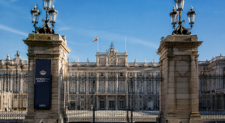 Patrimonio Nacional lanza becas para titulados: 1.250 euros al mes para formarse entre Colecciones Reales