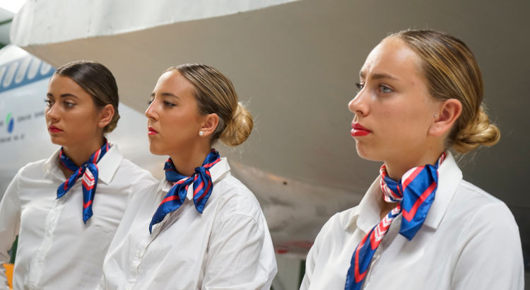 Alumnas de la Academia On Air realizando el curso de Auxiliar de Vuelo o TCP. 