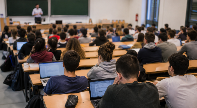 Las universidades privadas superarán a las públicas por primera vez en España: ¿se rompe el gran "ascensor social"?