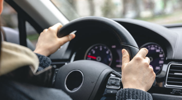 El carnet de conducir cambia de marcha: así es el permiso automático según la DGT