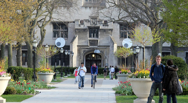 Vista de University of Chicago, una de las instituciones que ofrecen empleo a profesores de español. | Fuente: Quinn Dombrowski from Berkeley, USA vía wikimedia commons