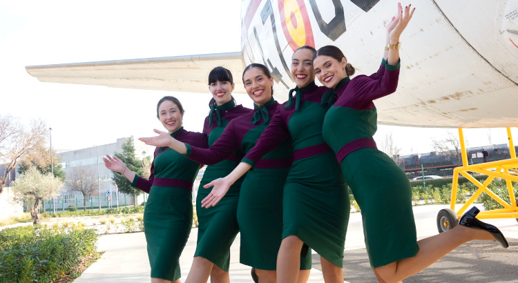 Alumnas del curso de Auxiliar de Vuelo del Instituto Aeronáutico de Sevilla. 