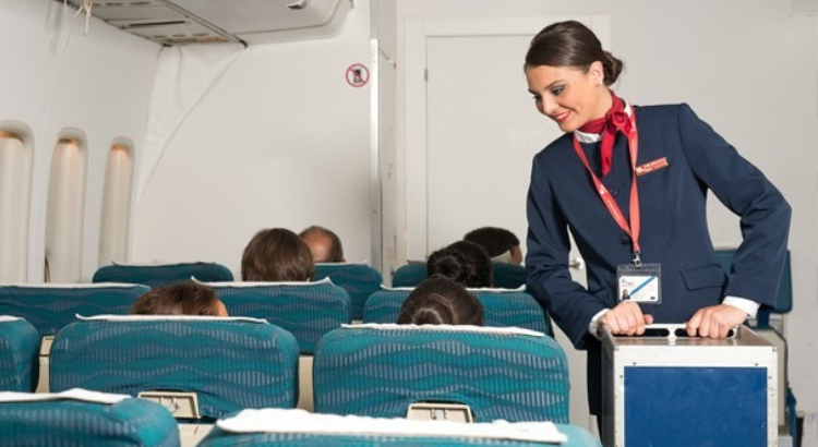 Air Hostess consolida su curso de TCP: 30 años formando Auxiliares de Vuelo con garantía laboral