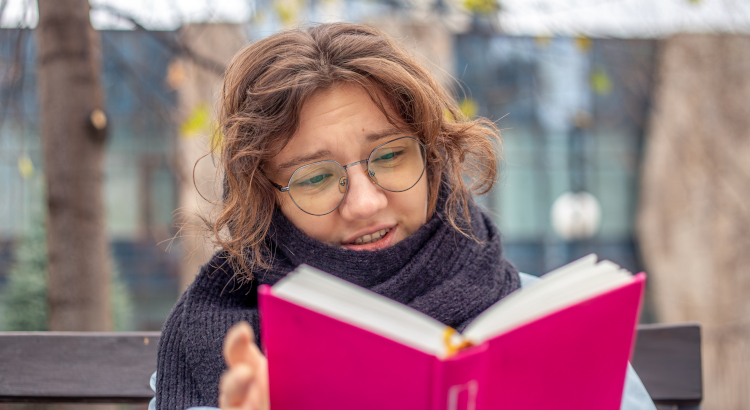Leer un texto en inglés no es igual de difícil para todos: la ciencia explica por qué