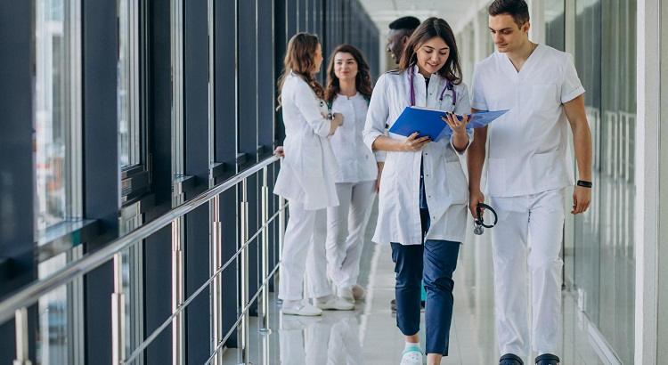 Motivos para estudiar la carrera de Medicina según un doctor