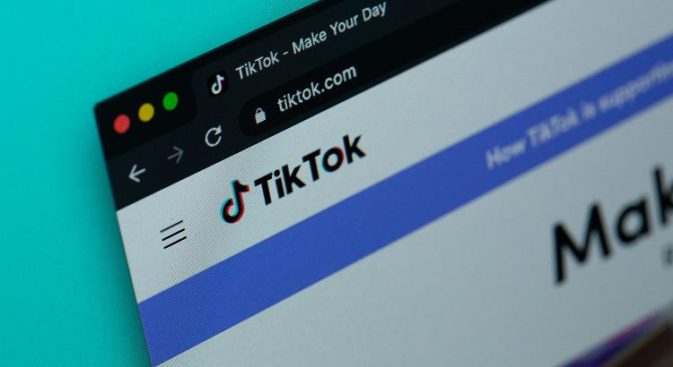 TikTokers con excelentes consejos para sobrevivir en el trabajo 8 horas